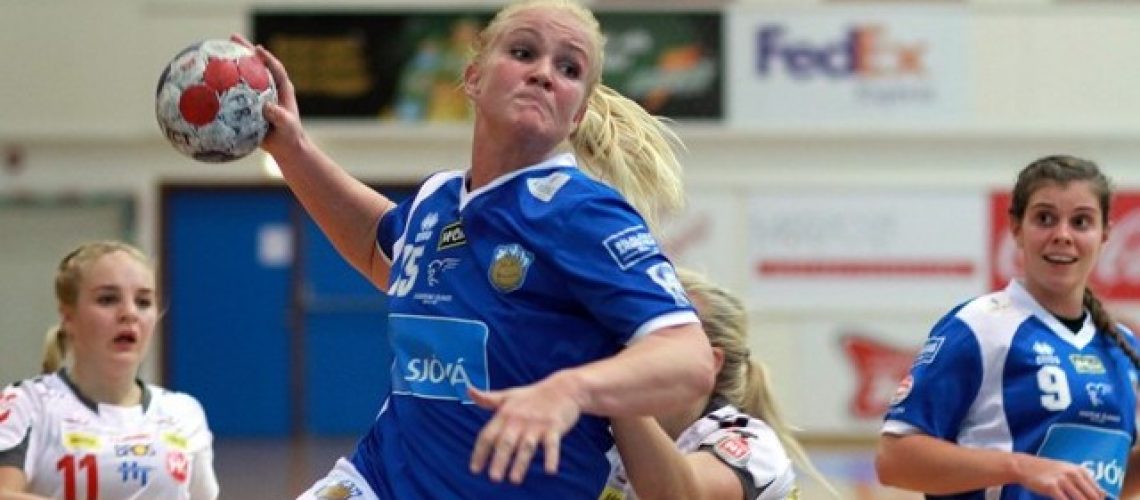 Fram-HK-N1kvenna-250912b-e1358286908603