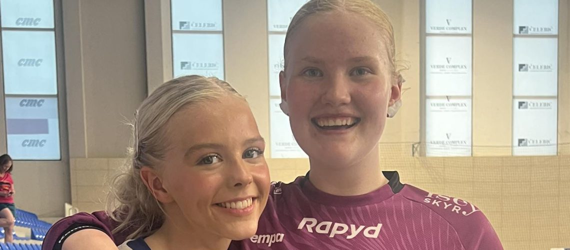 U17 Dagmar og Ingunn vefur
